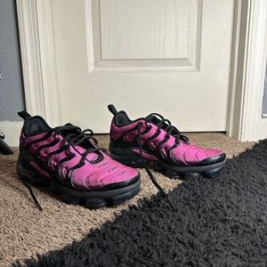 Nike Air VaporMax Plus
Active Fuchsia 2019